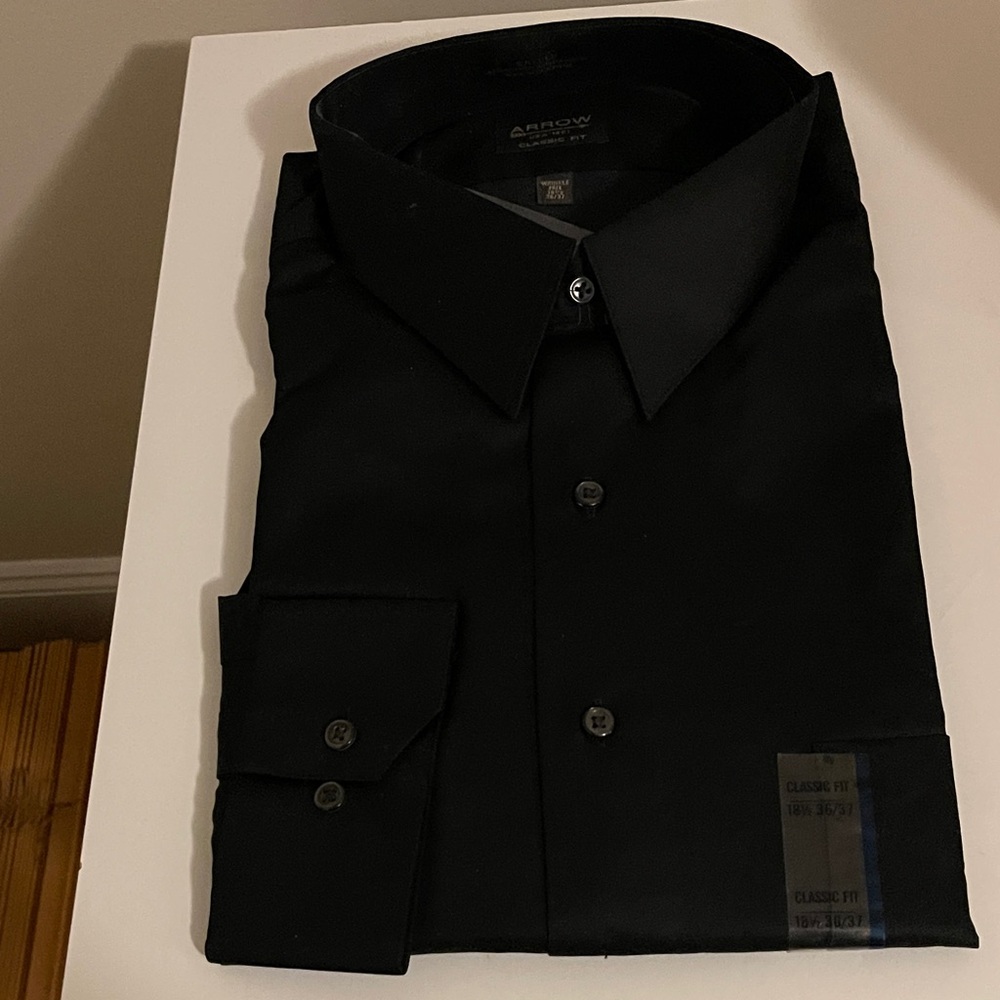 Arrow Men's Elegant Black Dress Shirt